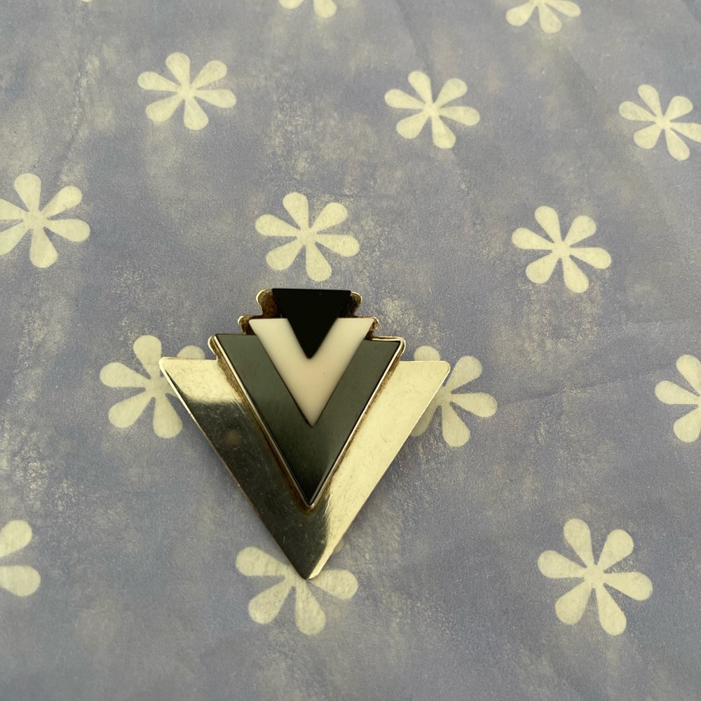 Exquisite vintage Sterling silver chevron shaped Art Deco pin/brooch